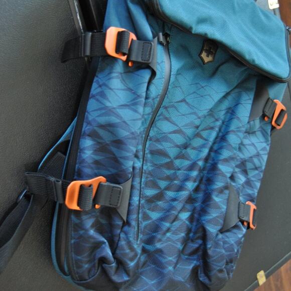 Swissgear Blue Computer Backpack w/ Orange Accents & Inside Pockets - Picture 3 of 10